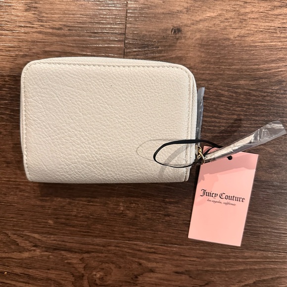 Juicy Couture White Wallet with Gold Accents - Picture 2 of 4